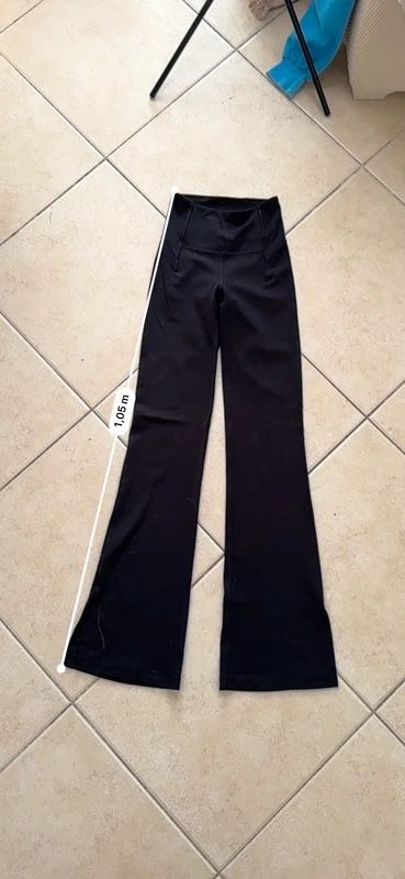 Lululemon Pantalons: Lululemon Yogahose – D'occasion à Schaan par kri_tsw8