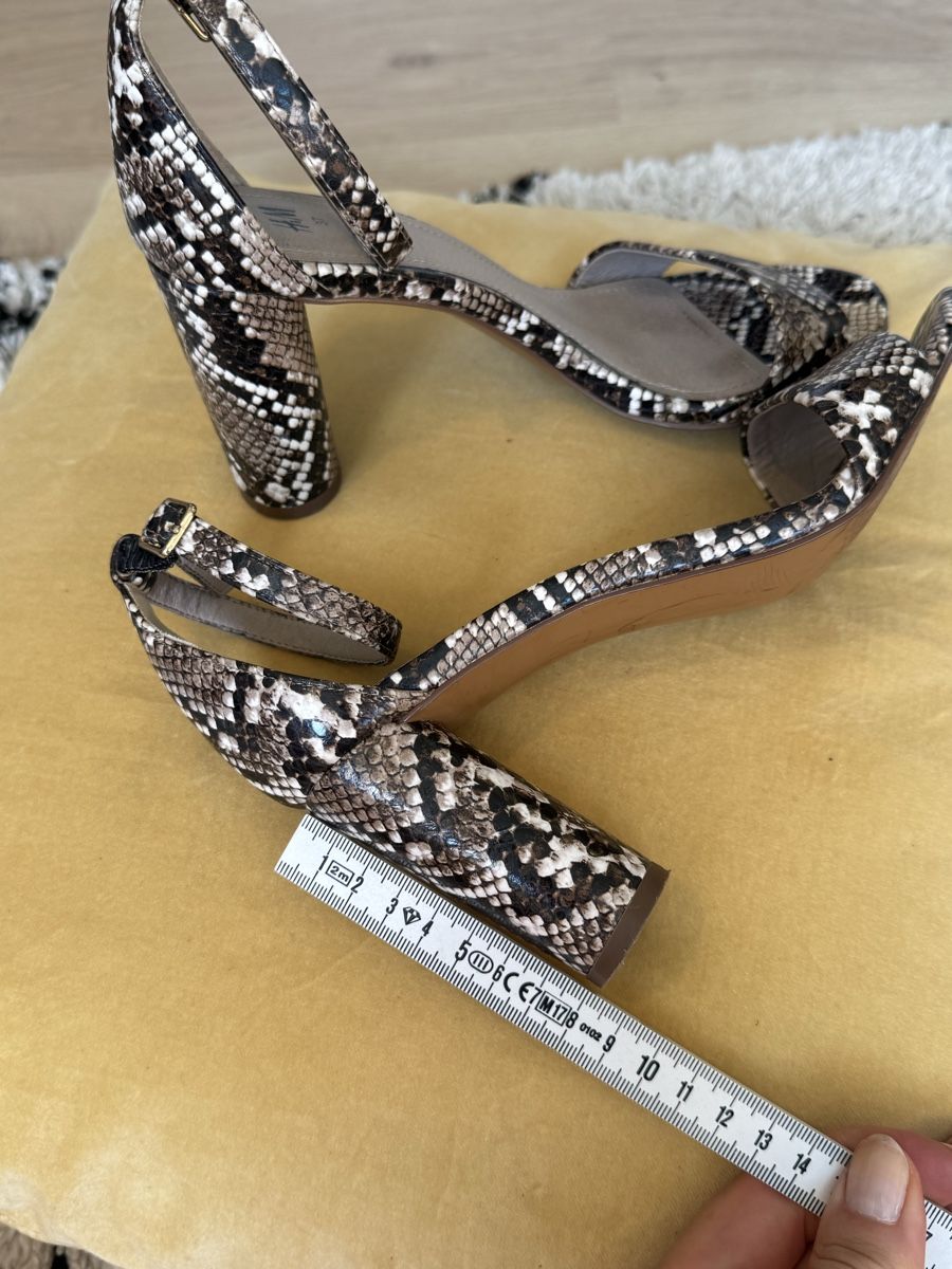 Scarpe da donna: H&M Sandalen Schlangenmuster Gr. 37 – Usato da Buchs ZH venduto da crazyhandbaggirl123 4