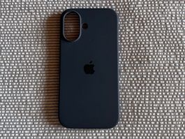 Apple Silikon Case für iPhone 16, dunkelblau, guter Zustand