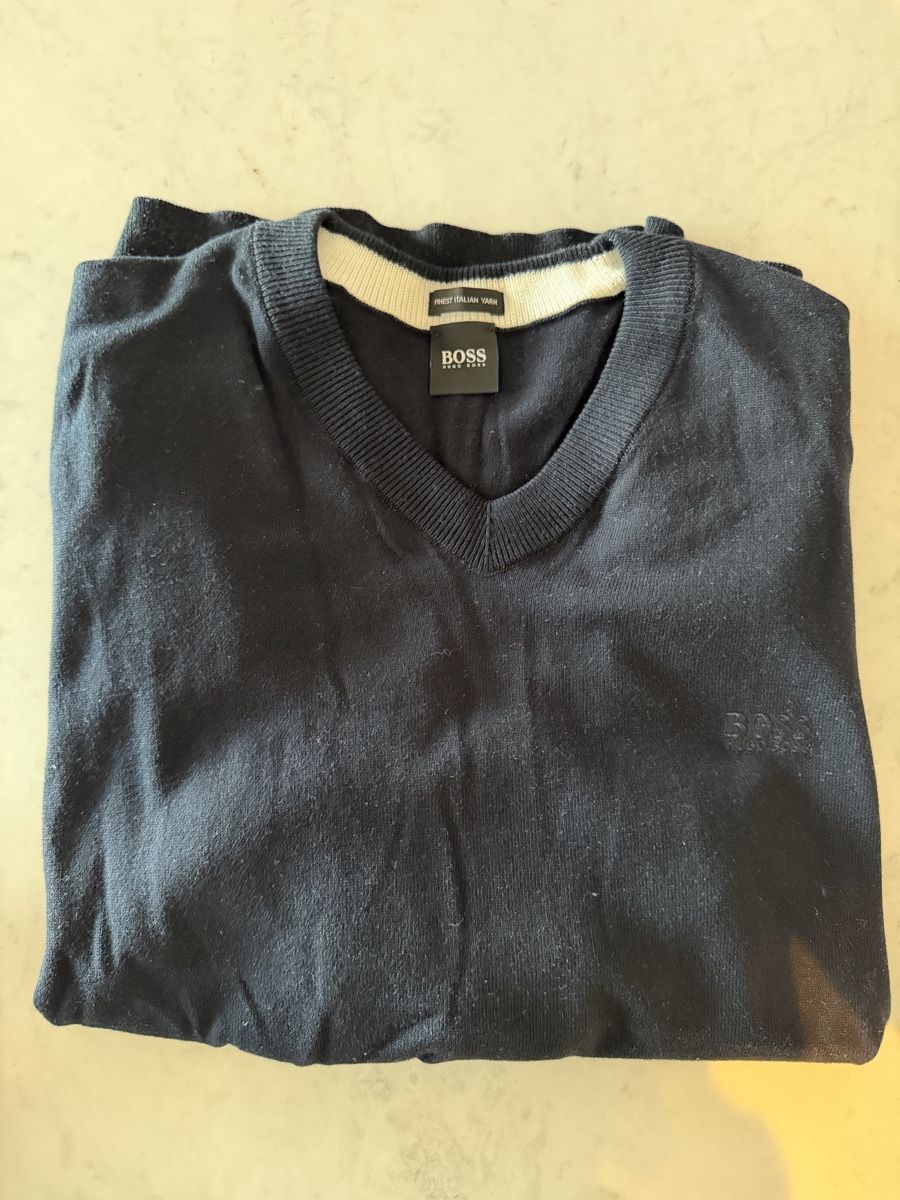 Maglioni & Felpe: Hugo Boss Pullover, Grösse M, Dunkelblau, Top Zustand! – Nuovo (secondo la descrizione) da Wetzikon ZH venduto da Bokidogas