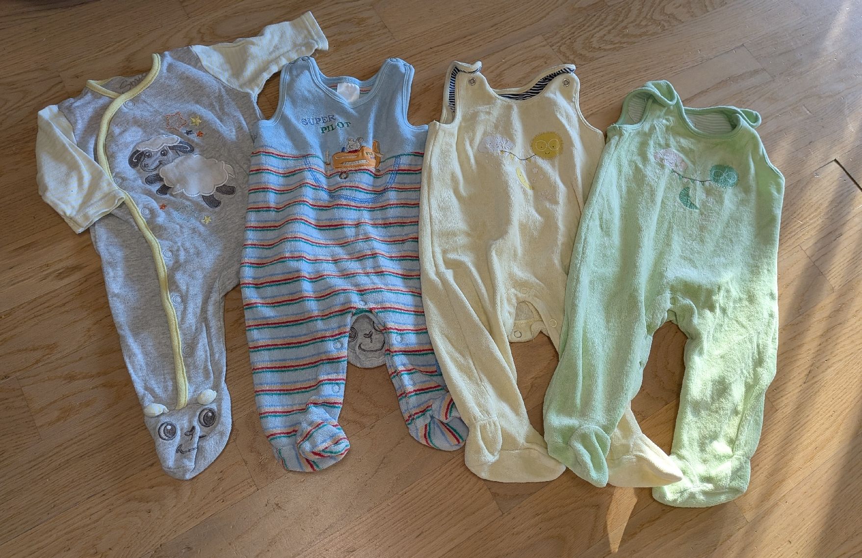 Lotti di vestiti: Strampler Grösse 62 – Usato da Weiach venduto da SuenneliK88