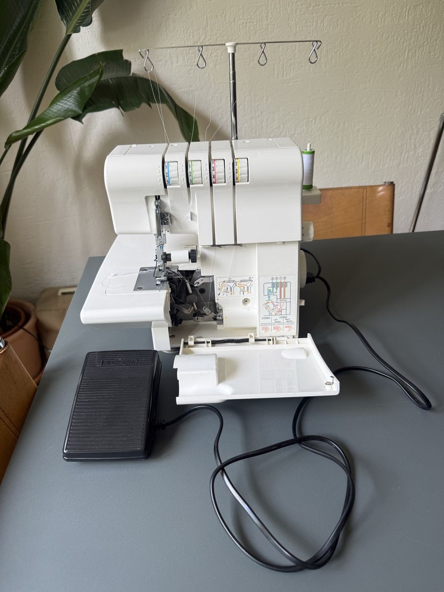 Singer Macchine da cucire: Overlock Maschine Singer – Usato da Bern venduto da mutz147 4