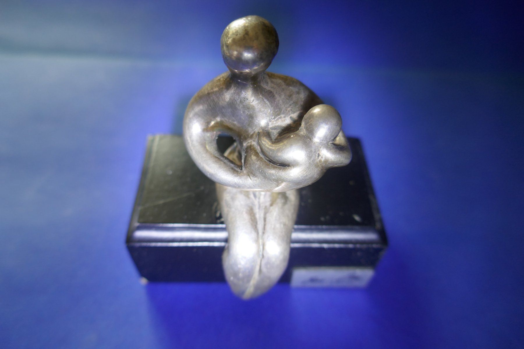 Skulpturen & Statuen: Silber  925 Mutter mit Kind  auf Holzsockel siehe Bilder – Gebraucht aus Neuwilen von Sommervog1 4