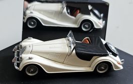 MORGAN 4/4 serie II 1956 Ivory Vitesse 1:43
