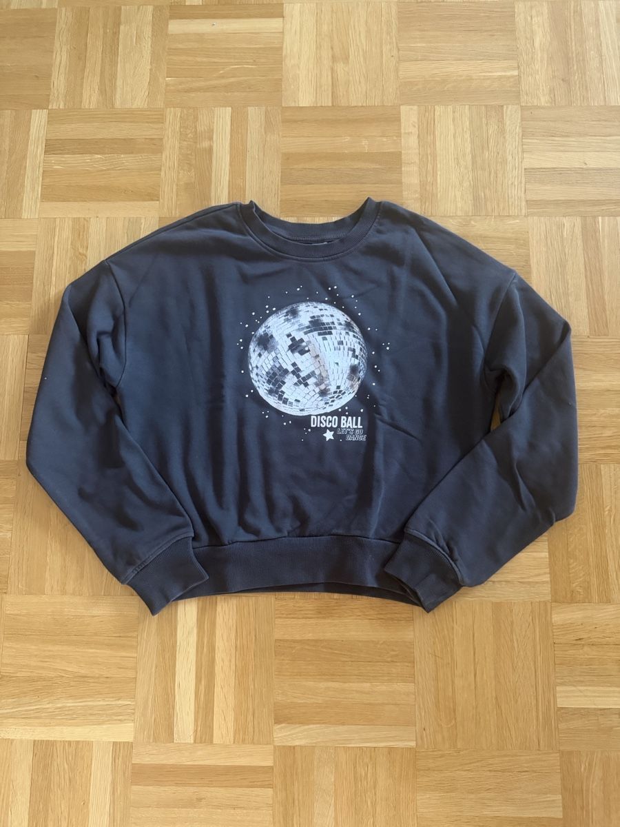 H&M Pulls et sweat-shirts: Mädchen Pullover H&M Gr. 146  – D'occasion à Kilchberg ZH par Von_dutch