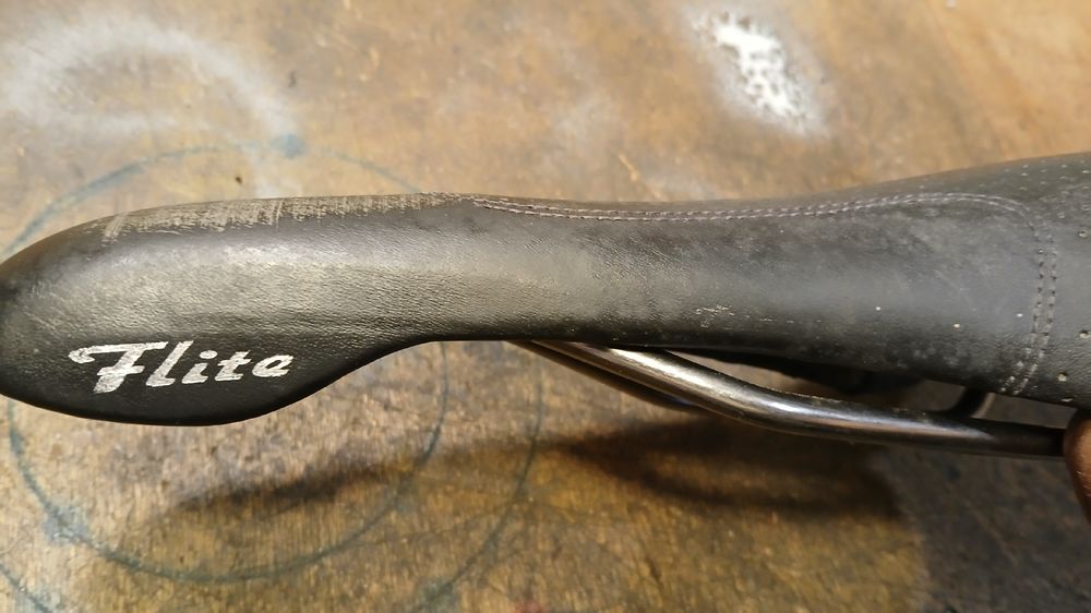 Selle Vélo Confort Selle Vélo Italia Flite Mixte Adulte - Assise Large - Cadre Titane 7mm Selle Cyclisme Mixte