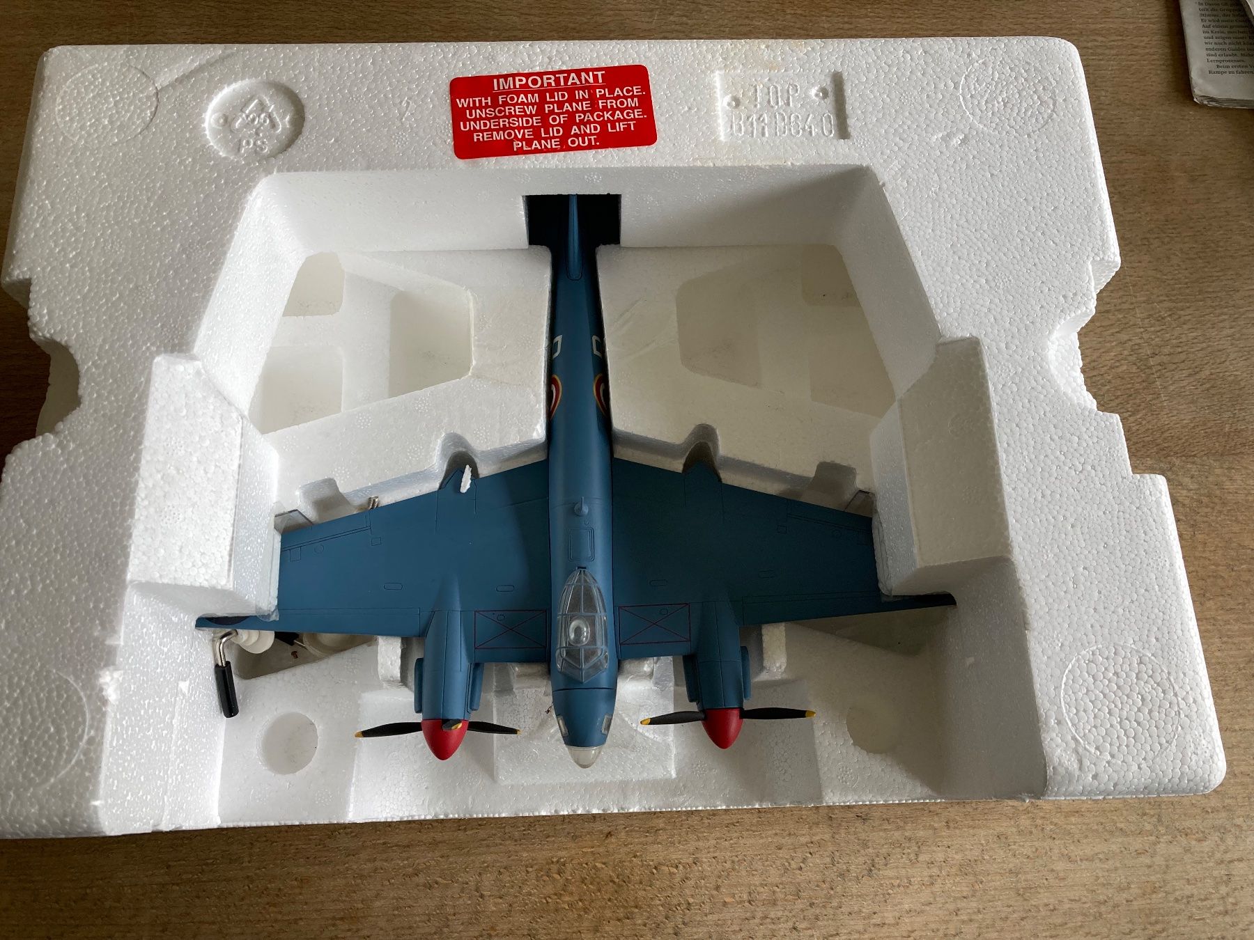 Franklin Mint Kit di modellismo & Modellini statici: Franklin Mint Armour Die-Cast D.H.Mosquito hellblau – Usato da Zürich venduto da Ghostdog64 2