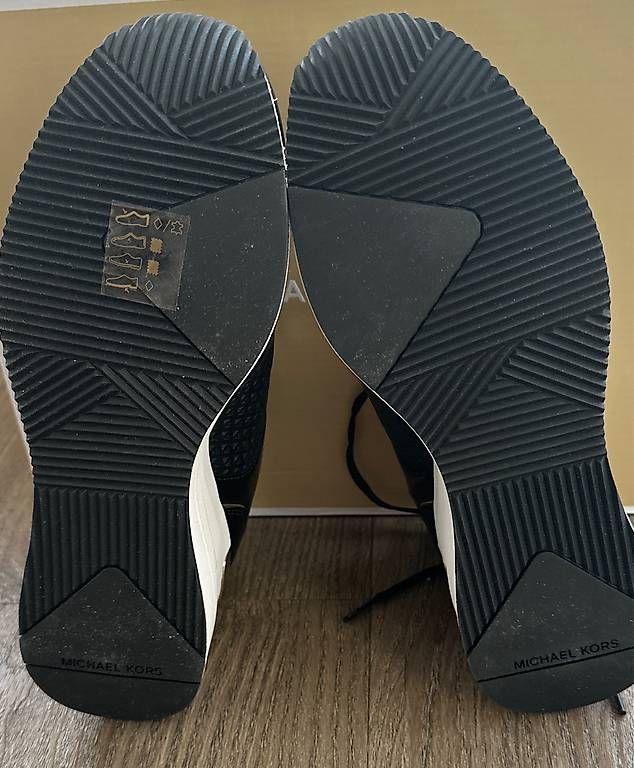 Chaussures femmes: Michael Kors Sneaker ? Neu mit Originalverpackung  – D'occasion à Effretikon par Car_men1110 3