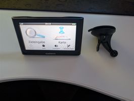 Garmin Nüvi 54 Navigationsgerät mit Halterung