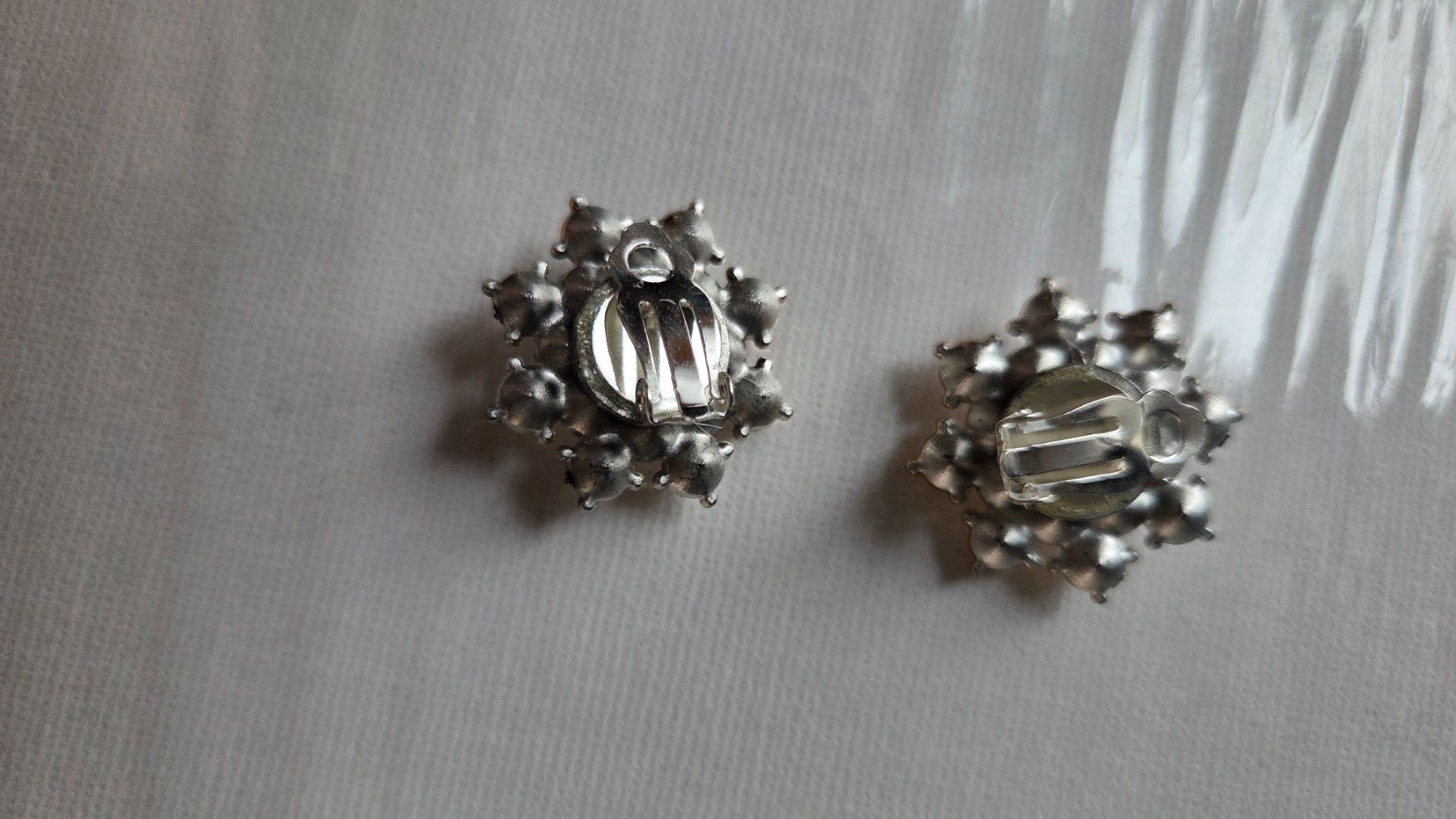 Orecchini pendenti & Orecchini a lobo: Elegante Ohrclips Perlen-Optik, Vintagestil Modeschmuck NEU – Nuovo (secondo la descrizione) da Weggis venduto da Leeclipse 1