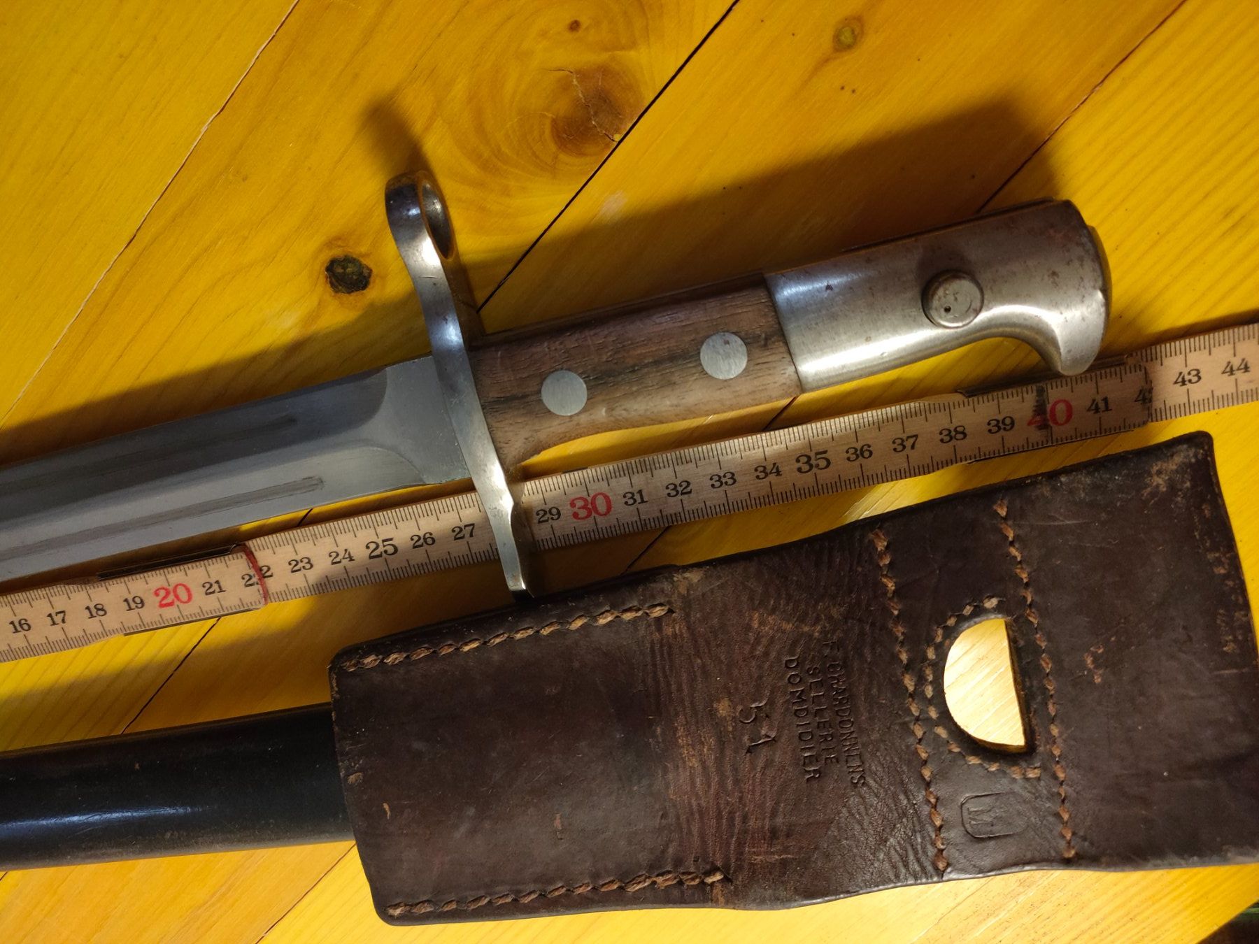 Armée suisse Armes blanches: Bajonett mit Scheide  Länge 43cm – D'occasion à Oberwil Lieli par 560amg 2