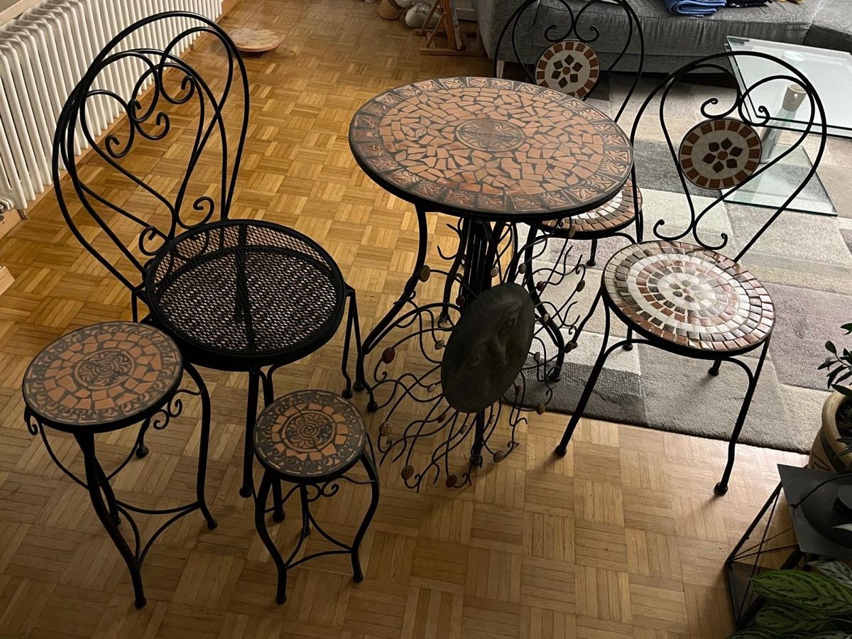 Set di tavolo e panche: Garten/Balkonsitzplätze und Tisch – Usato da Zürich venduto da inf_99g9
