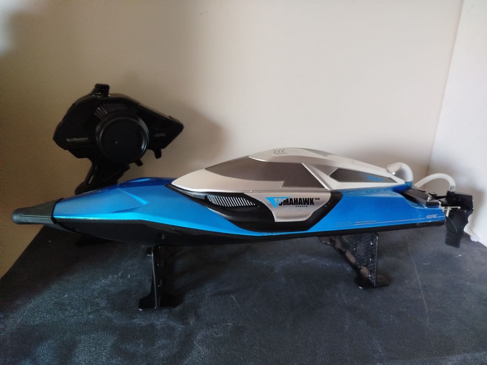 Modellismo RC: bateau télécommandé 70 km neuf  – Nuovo (secondo la descrizione) da Neuchâtel venduto da lyd_67kk