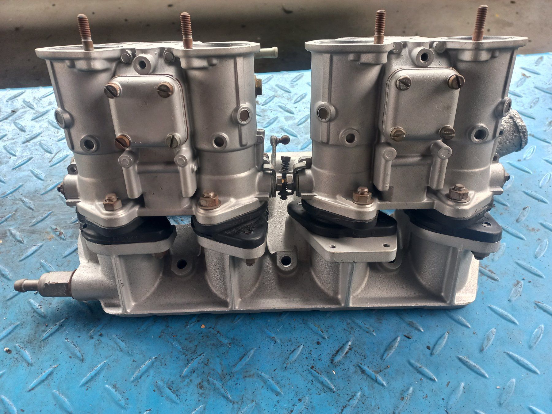 Tutti pezzi di ricambio auto: Oldtimer Vergaser / Doppelvergaser - Anlage WEBER 40DCOE4 – Usato da CH - DULLIKEN venduto da classiccarpartsstore 1