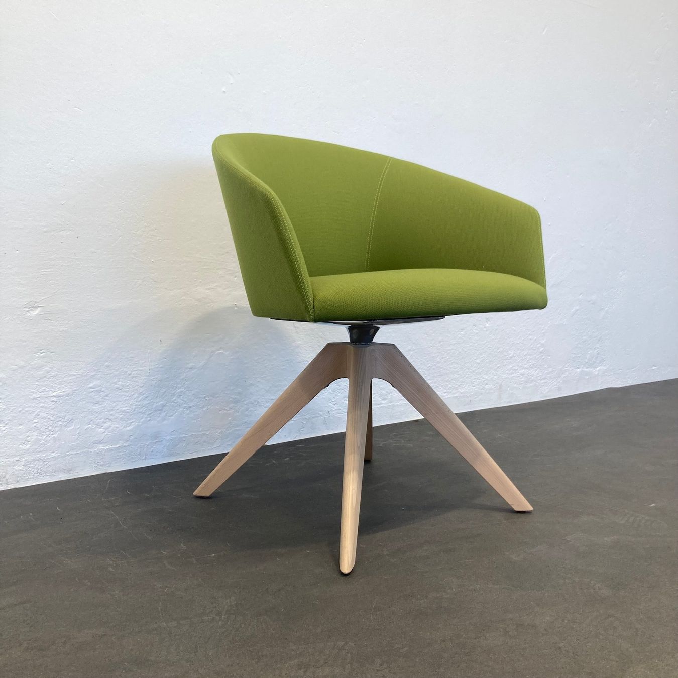 Sessel: Andreu World Brandy SO2997 Armchair – Gebraucht aus Schönenwerd von mcofficeshop 5