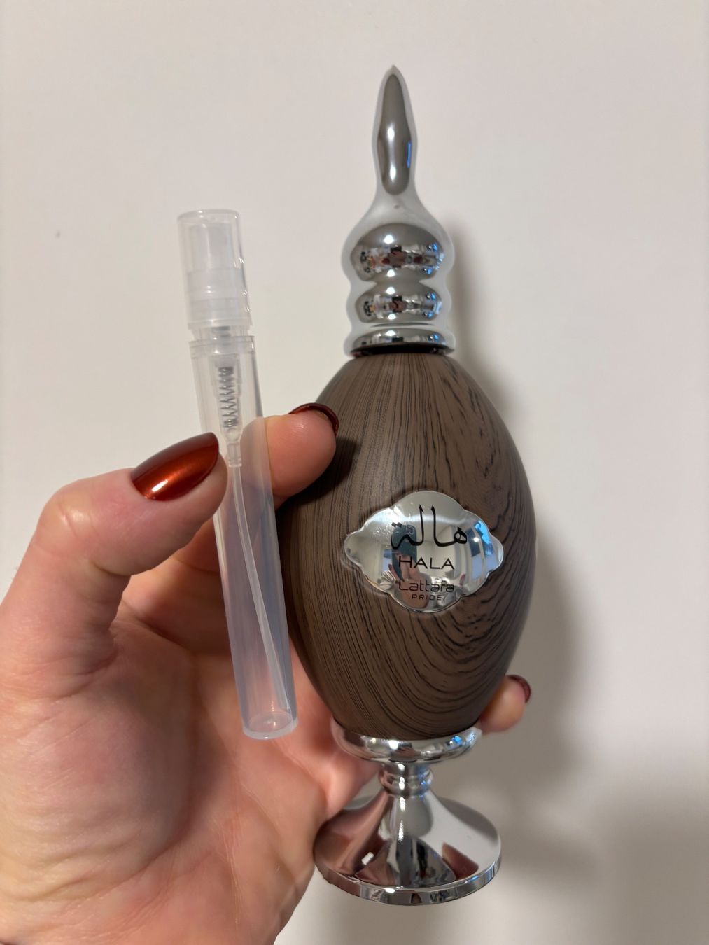Lattafa Profumi & Eau de Toilette: Lattafa Hala EDP 5ML Abfüllung – Usato da Zürich venduto da deruja