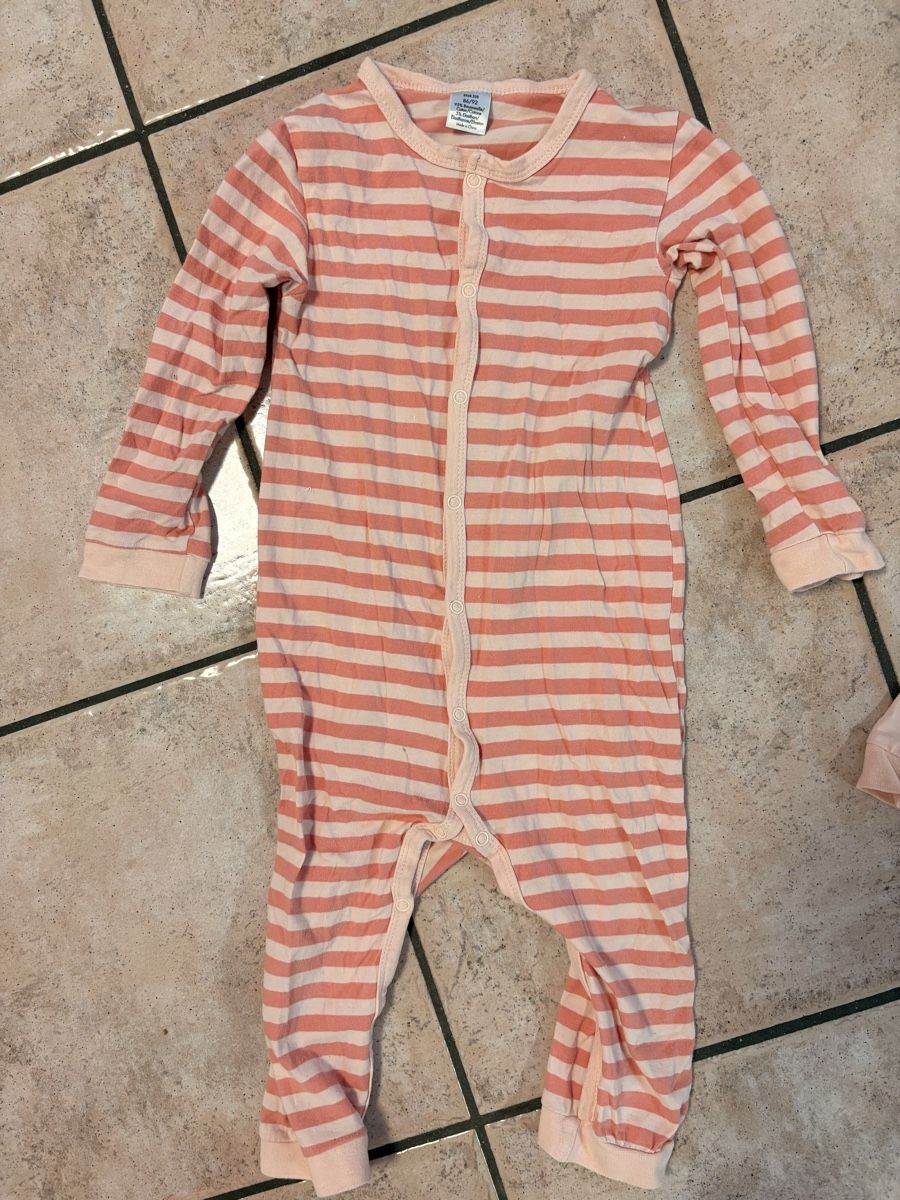 Lotti & Set di vestiti: Set 2 pigiama bimbi cotone rosa  – Usato da S. Antonino venduto da FedeKikka88 3
