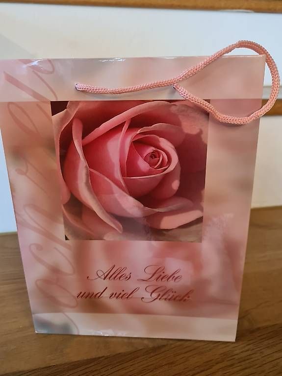 Borse: Papiertasche blau und rosa – Usato da Oberuzwil venduto da Noluma