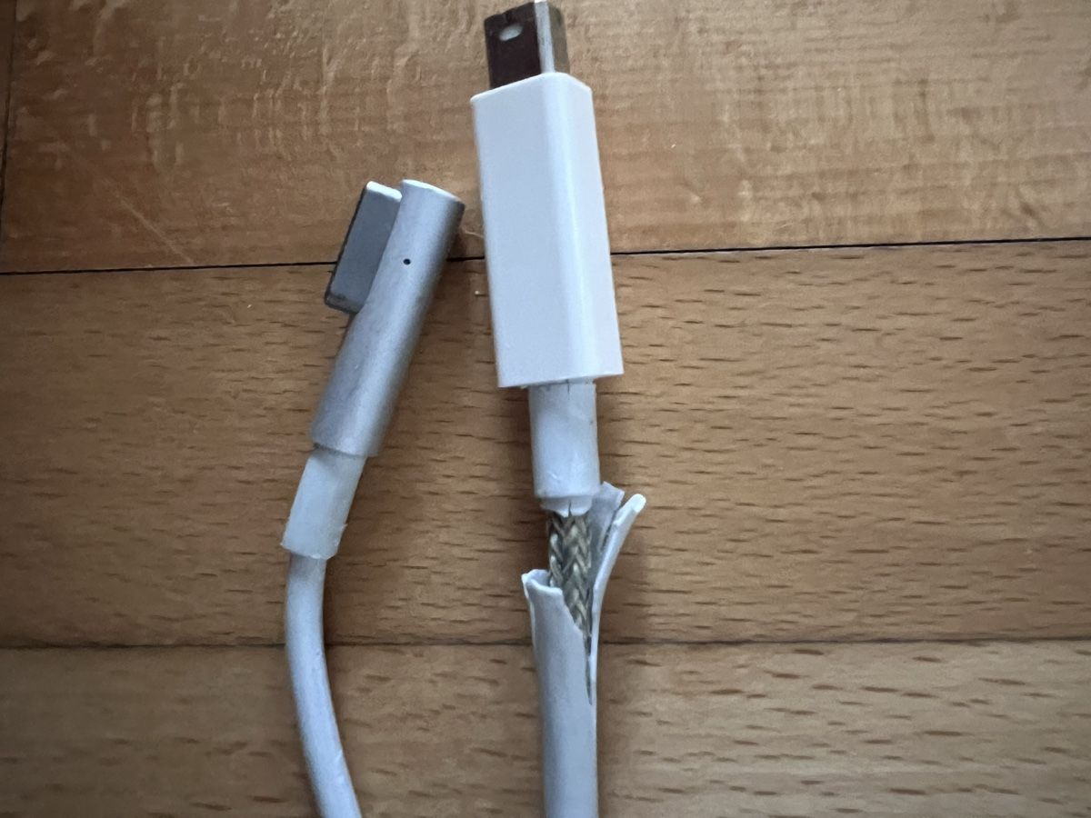 Apple Monitor: Display Apple Thunderbolt – Usato da Uerikon venduto da Rot 4