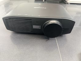 Panasonic PT-AT5000E Full HD 3D Beamer inkl. Zubehoer. Somme