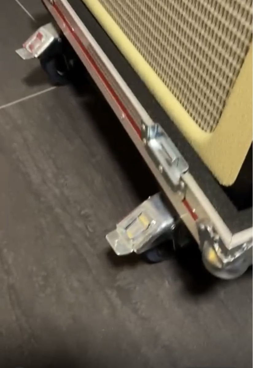 Strumenti musicali: Tone king Metropolitan – Usato da Niedergesteln venduto da die_7dpv 7