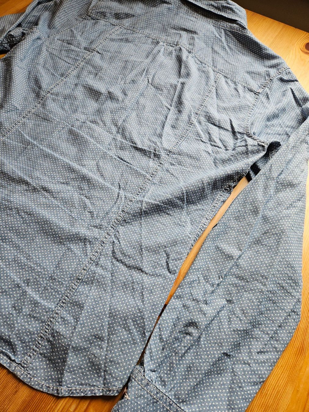 Guess Camicie: Hemd Guess Grösse L – Usato da Hägglingen venduto da United-Village-Trade 7
