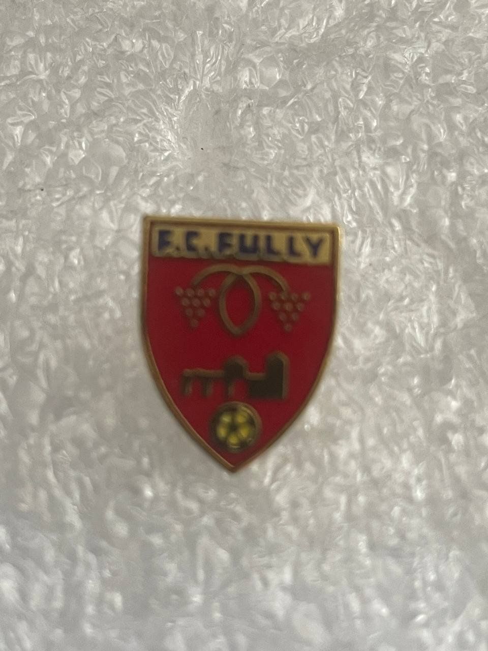Placchette & Badge: 181. Pin - FC Fully – Usato da Luzern venduto da Irek