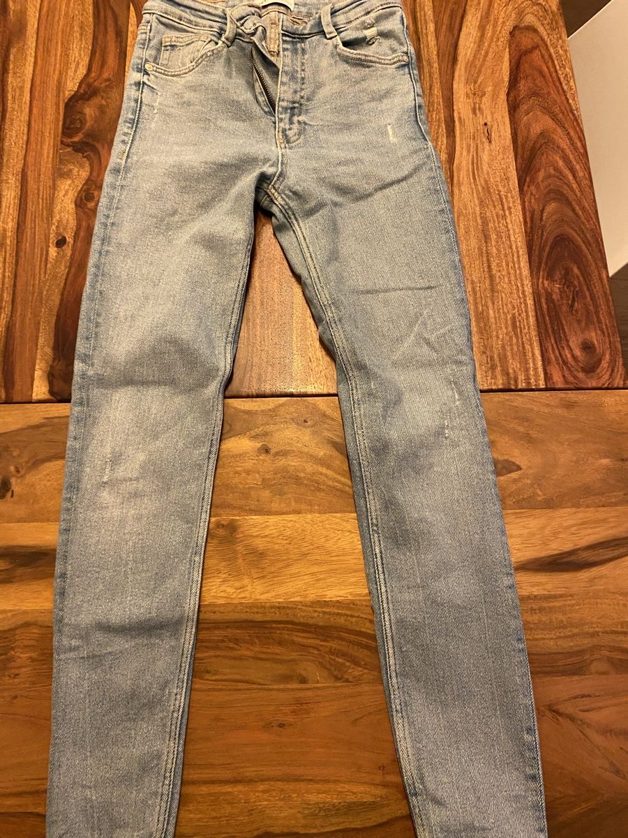 Zara Jeans: Jeans Zara – Usato da Luzern venduto da oli_6x2r