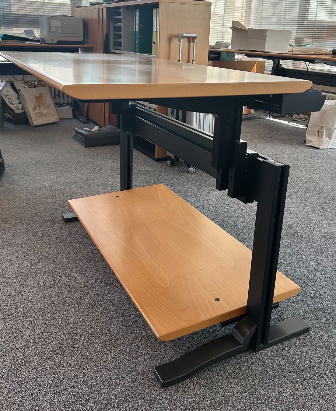 Schreibtische: ELAN- Gerätetisch Buche – Gebraucht aus Glattpark(Opfikon) von Cmberger 1