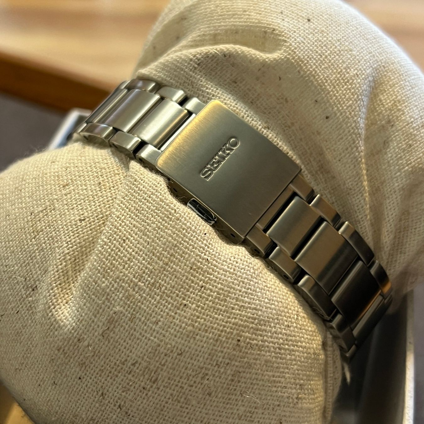 Seiko Uhren: Seiko Automatic Date Silver Dial Full Set 4R35-03X0 – Gebraucht aus Carouge GE von Watchaser 5