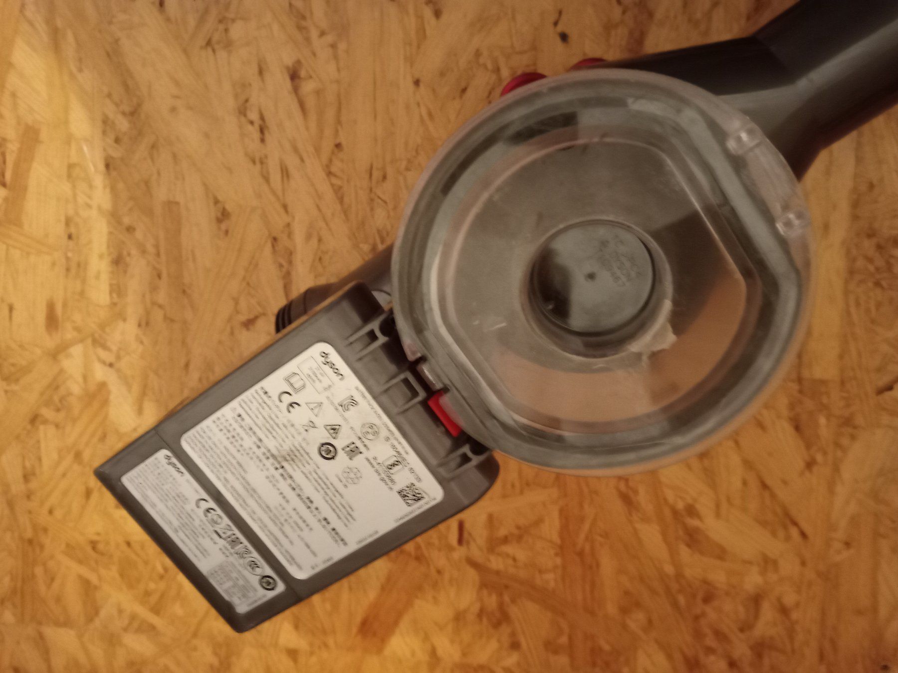 Dyson Aspirateurs & Accessoires: Handstaubsauger Dyson V7 – D'occasion à Prez-vers-Siviriez par Monija70 7