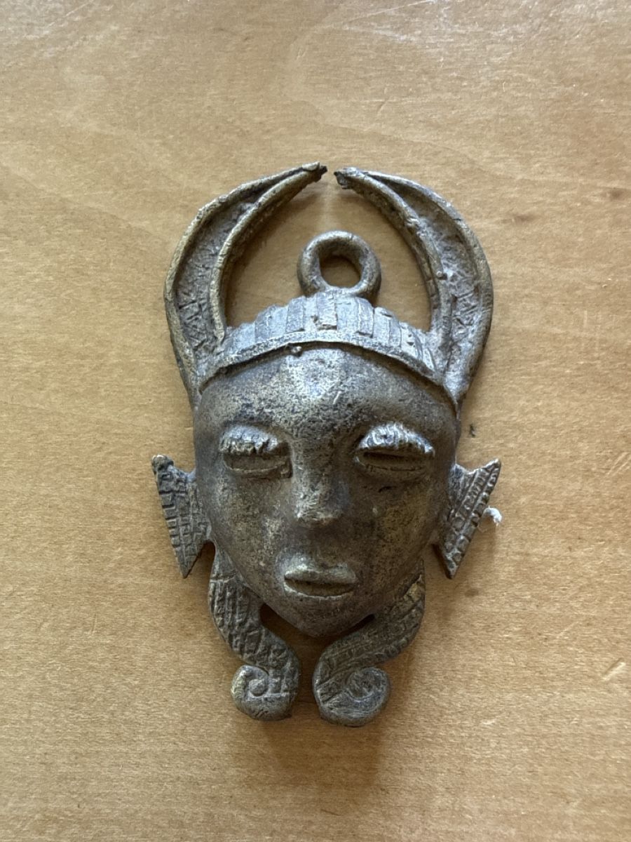 Ciondoli: Ancien pendentif amulette masque africain – Usato da Les Bayards venduto da aout