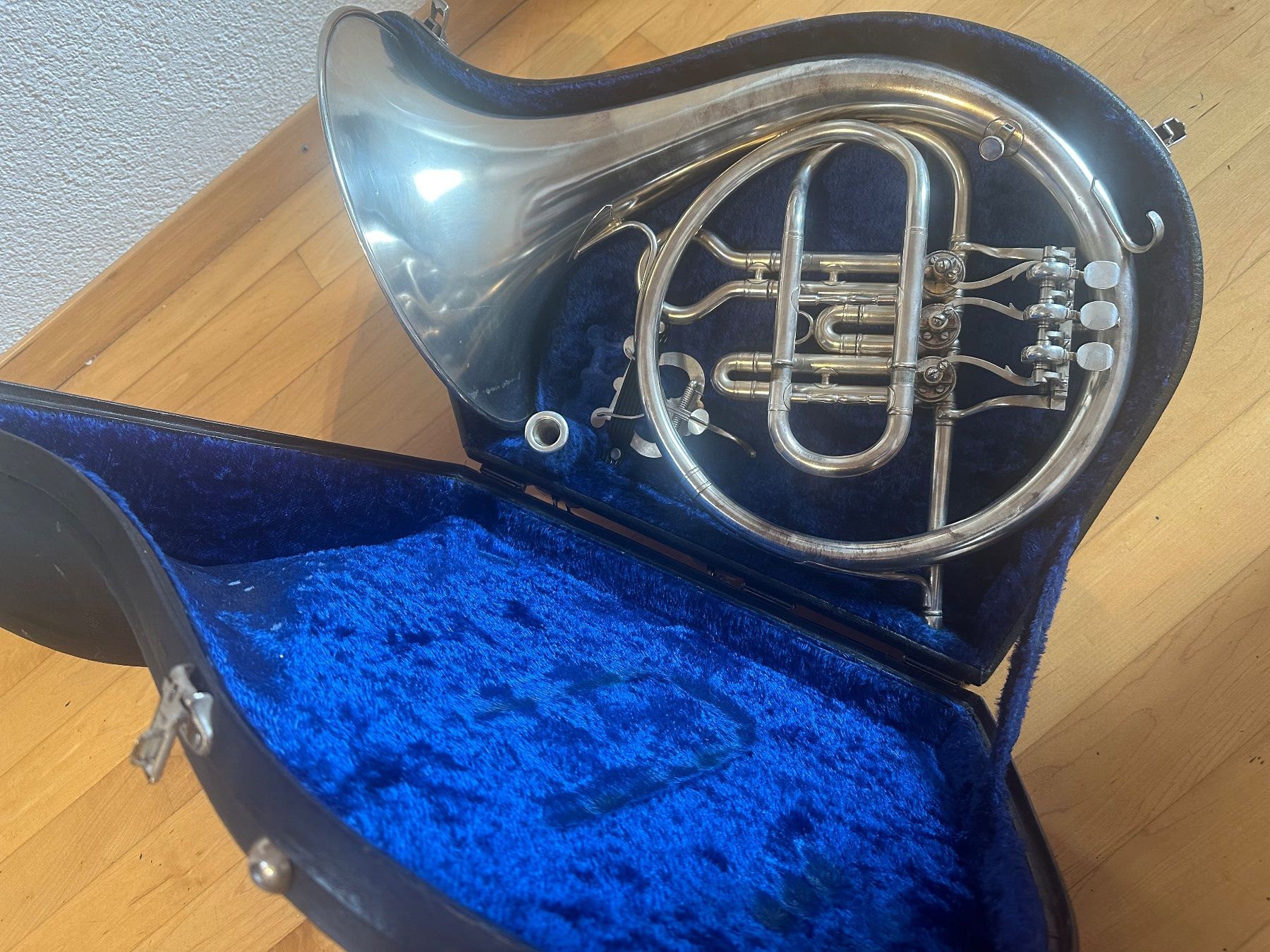 Blasinstrumente: Waldhorn/ Es-Horn – Gebraucht aus Horriwil von  1
