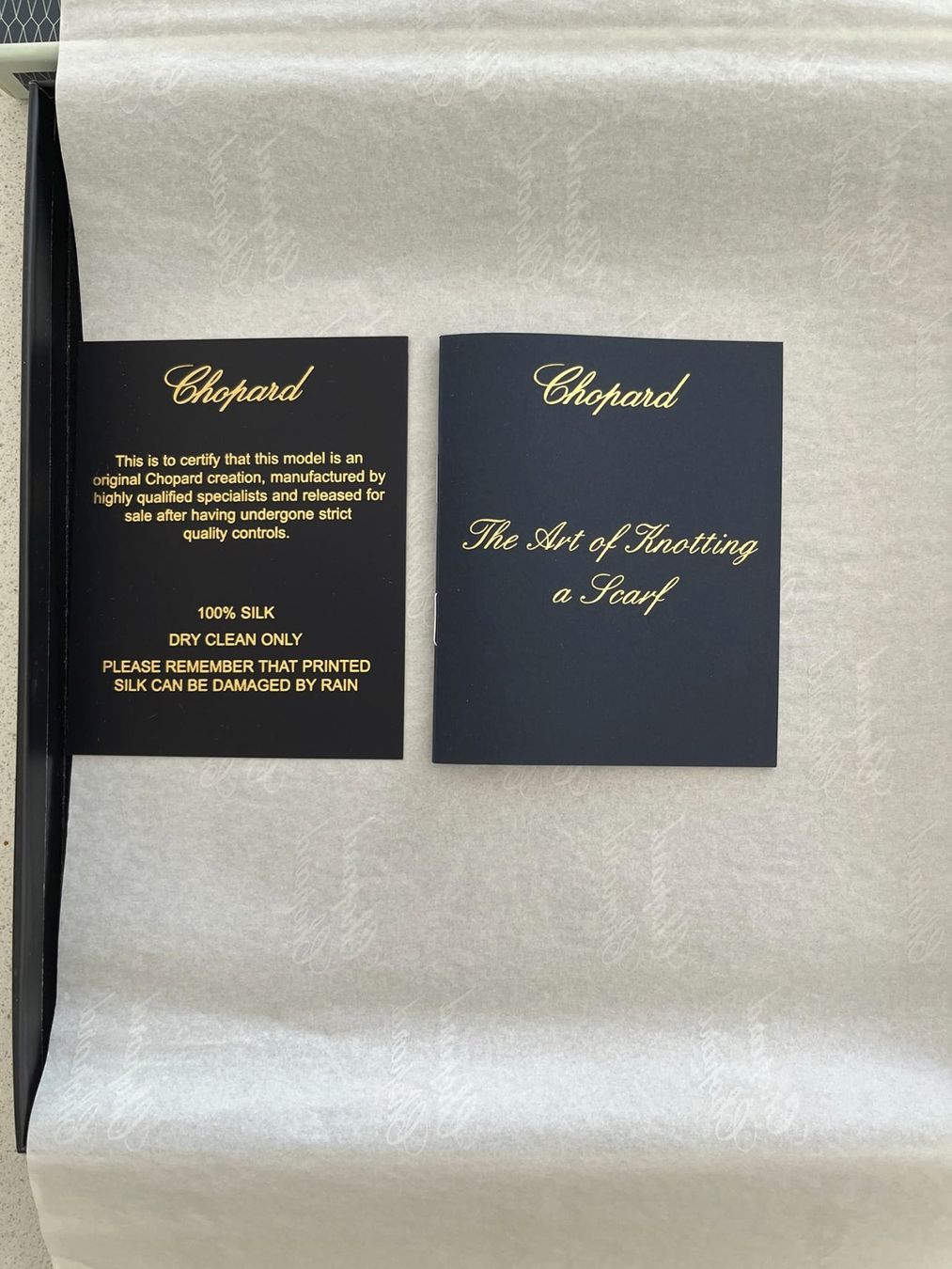 Chopard Foulard & Sciarpe: Foulard Chopard – Nuovo e nell'imballaggio originale da Sugiez venduto da pac_5swd 3