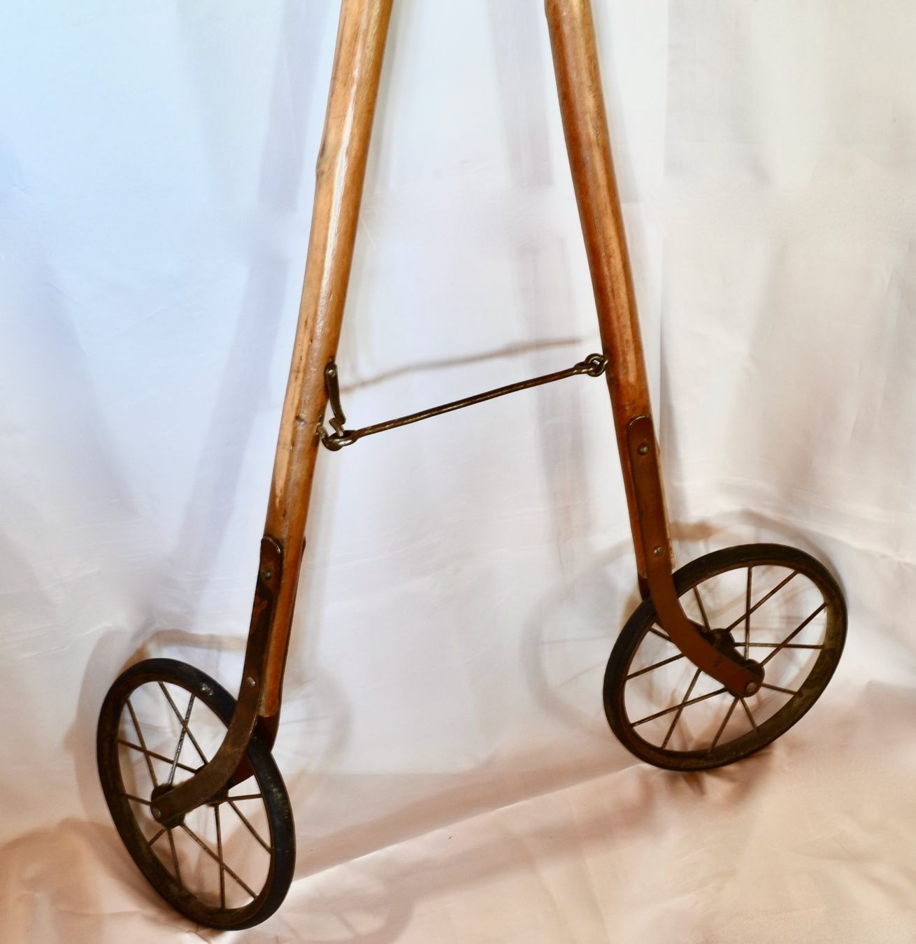 Sonstige Antiquitäten & Kunst: Antiker Gehstock mit Rädern, 1920. – Gebraucht aus Meilen von glenbeigh 2