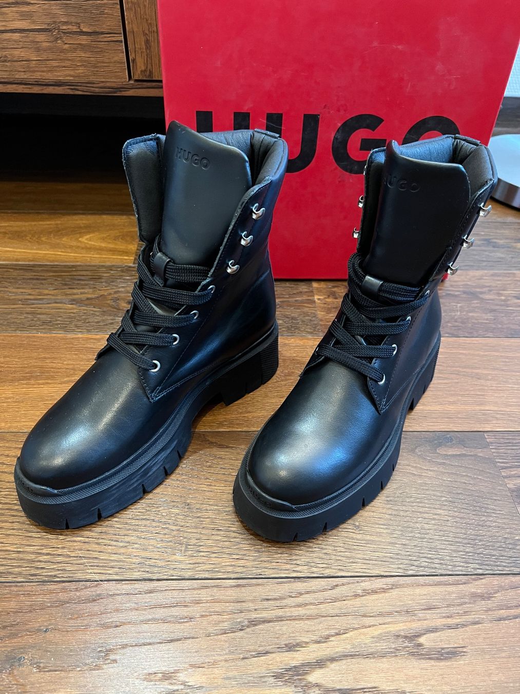 Hugo Boss Damenschuhe: Hugo Boss Boots Gr.38 – Gebraucht aus Zürich von claudia0512