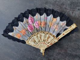 Sommerlicher Vintage Fächer mit Blumenmuster & Spitze 🌸