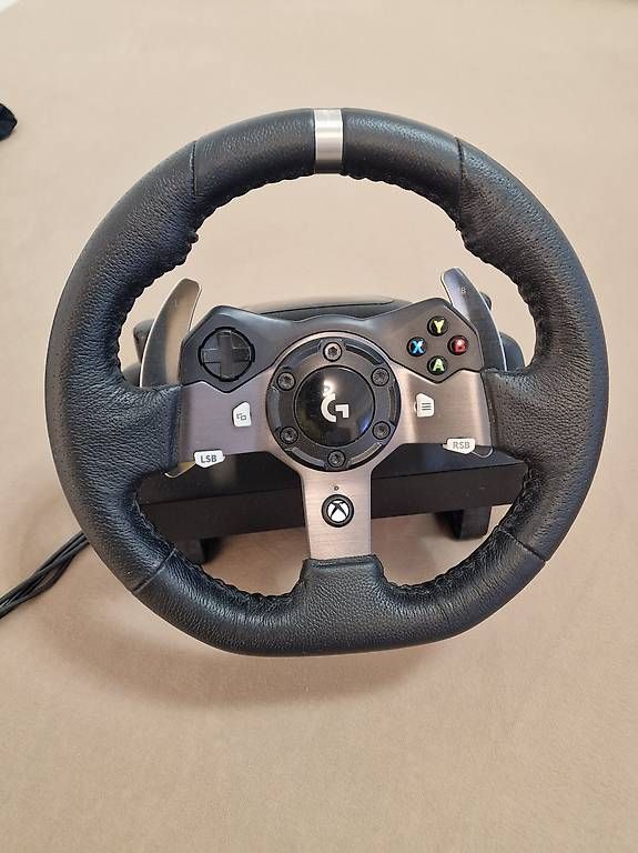 Manettes: Logitech Driving Force G920 avec levier de vitesses – D'occasion à Sion par Rzenruffinen