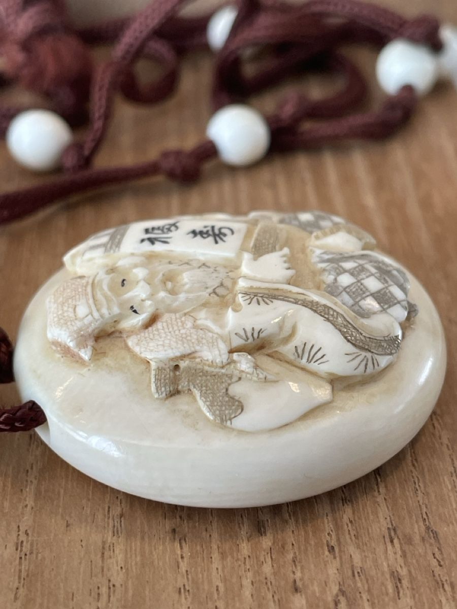Statuette: Manju Netsuke, mit Glücksgott, signiert – Usato da Embrach venduto da Gauvain1 2