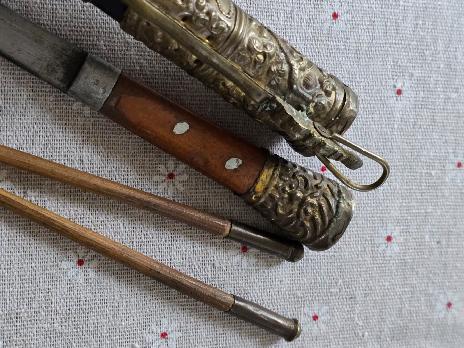Set di posate: Antikes chinesisches Reiseset oder Set - Essstäbchen, Messer – Usato da Bottmingen venduto da sandy_2 5