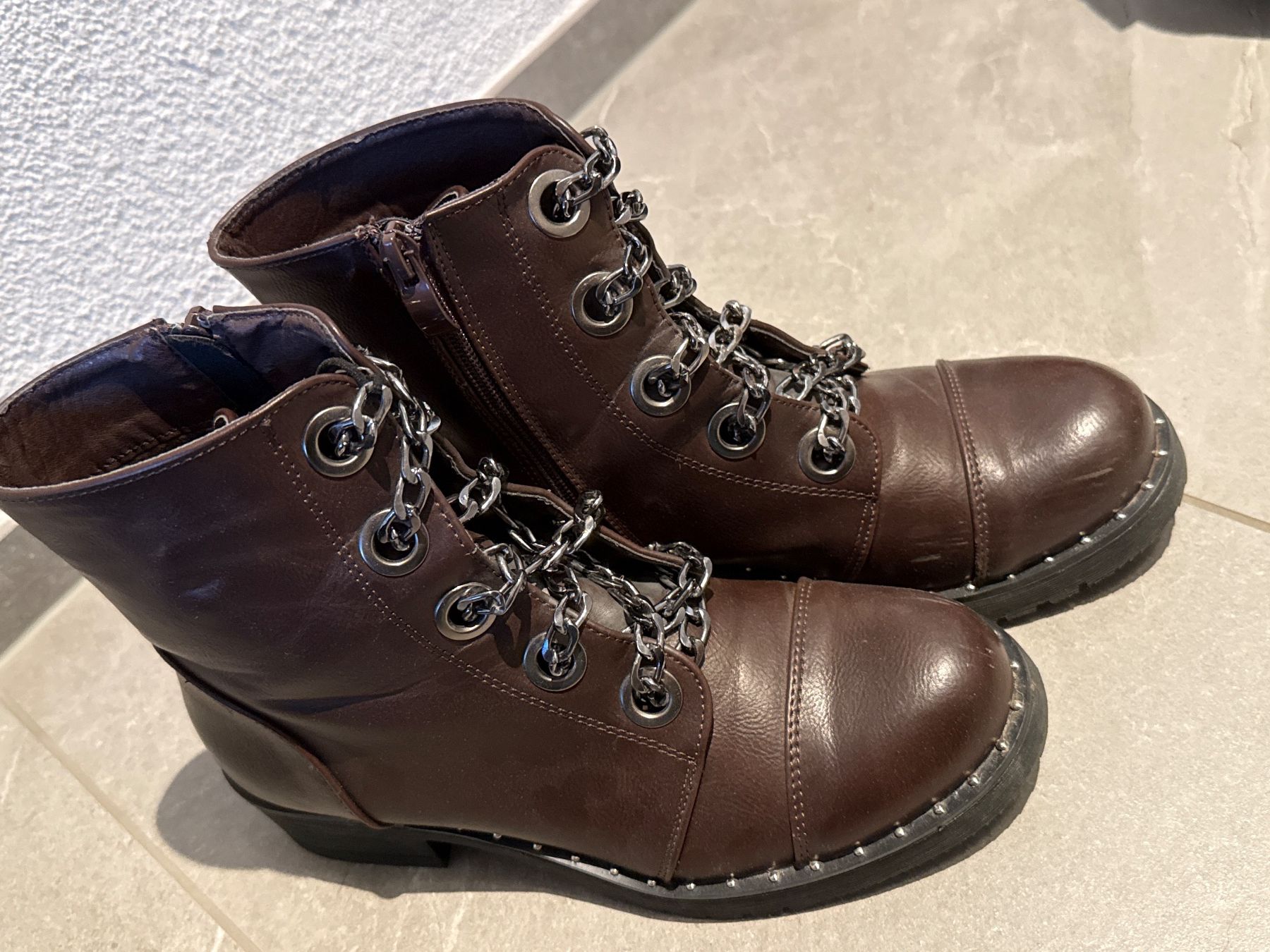 Scarpe da donna: Stiefeletten Schuhe Gr. 39 – Usato da Amriswil venduto da used2use
