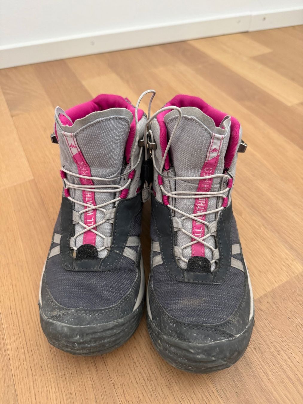 Decathlon Scarpe per ragazze: Quechua Crossrock Wanderschuhe wasserdicht, Gr. 35 – Usato da Oberwil b. Zug venduto da ale_rp9r 1