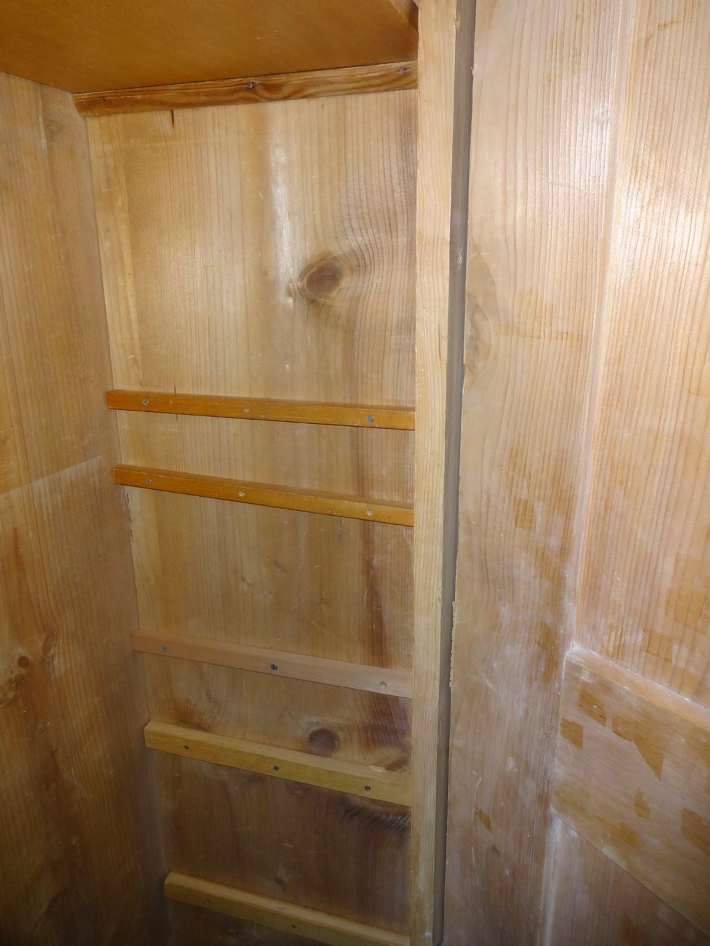 Schränke: Antiker Schrank, Massivholz – Gebraucht aus Elsau von Weiher70 6