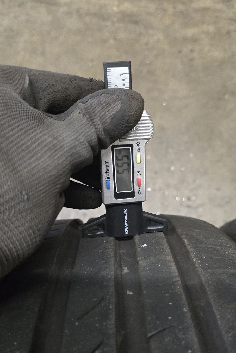Continental Pneus & Kompletträder: 2 Stück 215/50R17 95Y 215 50 17 – Gebraucht aus Rickenbach SZ von Adi_1 2