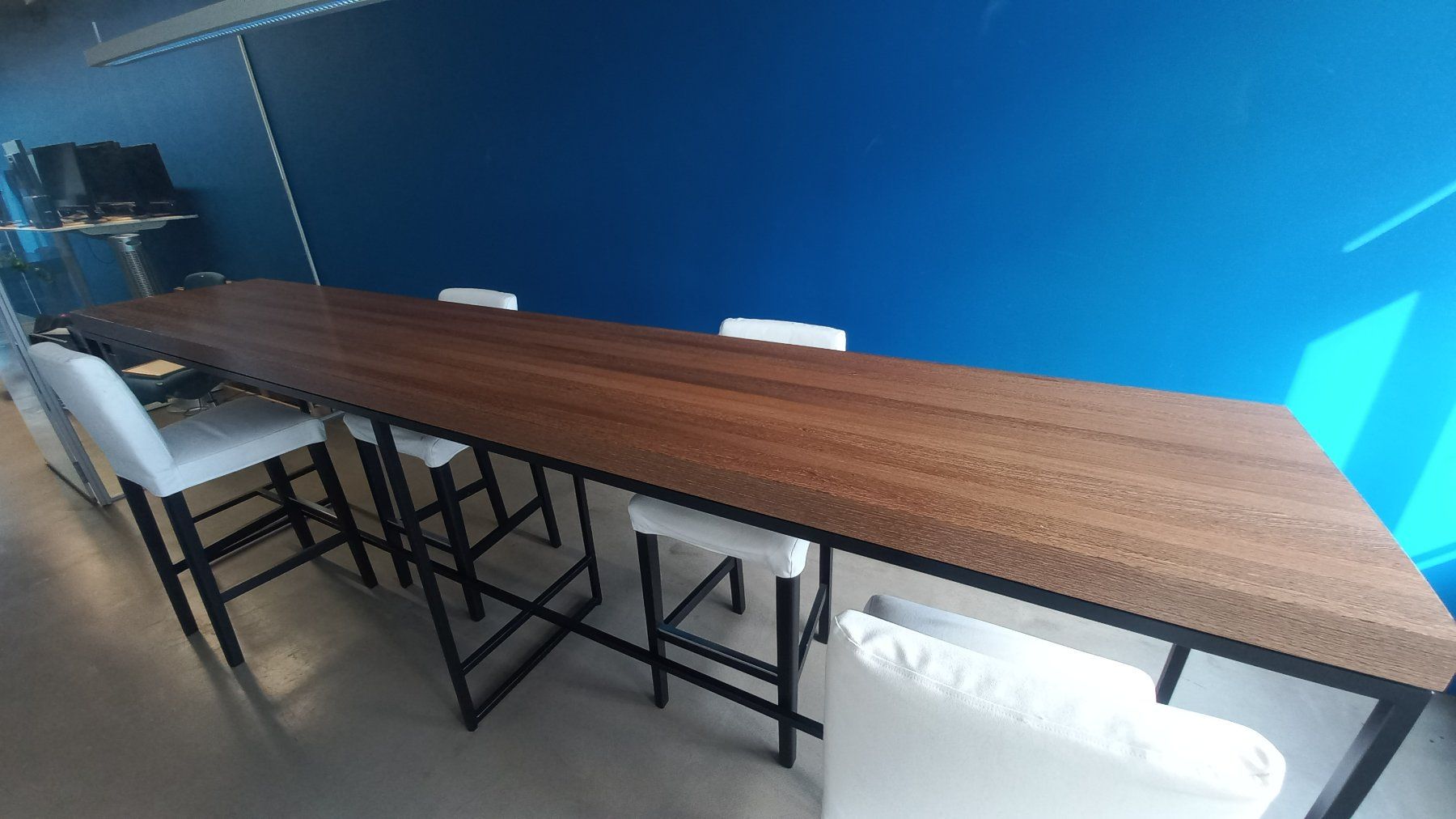 Tavoli: Hoher Tisch mit 4 Hochstühlen – Usato da Zürich venduto da ver_5cjl 2