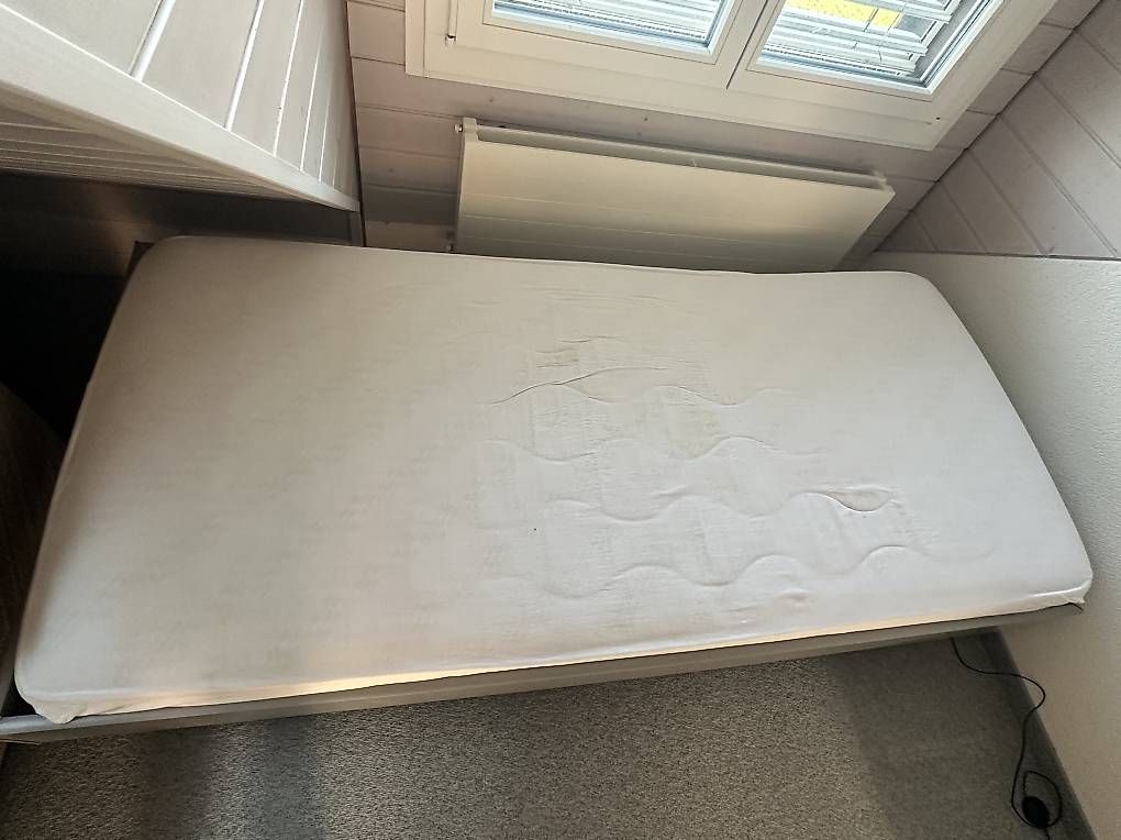 Letti: Einzelbett komplett mit Matratze – Usato da Niederhasli venduto da ee1308