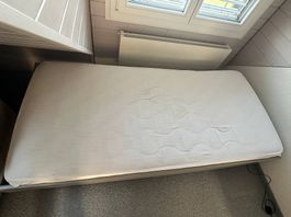 Einzelbett komplett mit Matratze