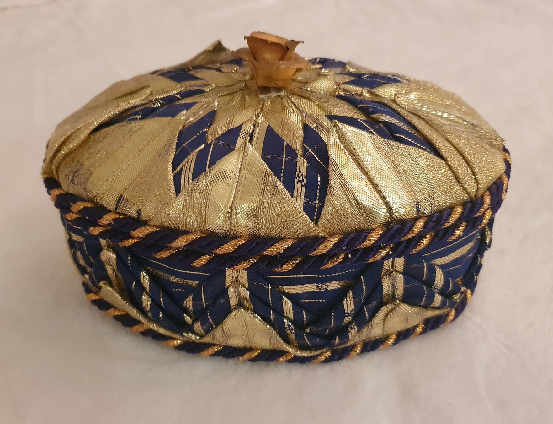 Tutte le decorazioni: Dekorative Schmuckdose, blau-goldig, Handarbeit – Usato da Auw venduto da beretta1966 1