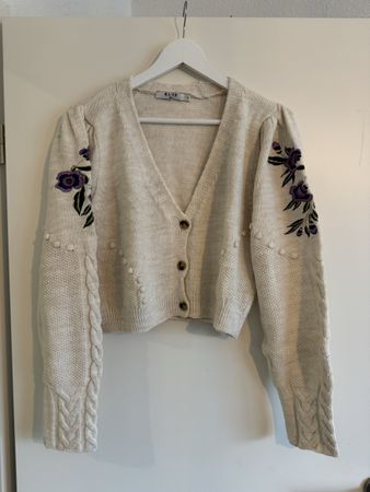 Cardigan NA-KD brodé, taille S, parfait pour l'automne