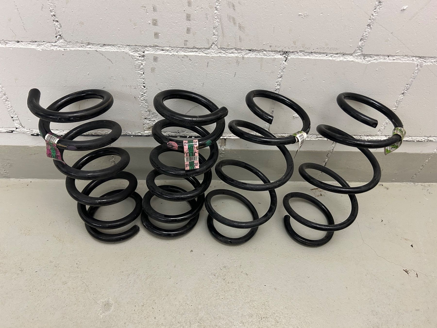 Ford Tutti pezzi di ricambio auto: Federn Original Ford Mustang 2020 – Usato da Uster venduto da tas_zm27 2